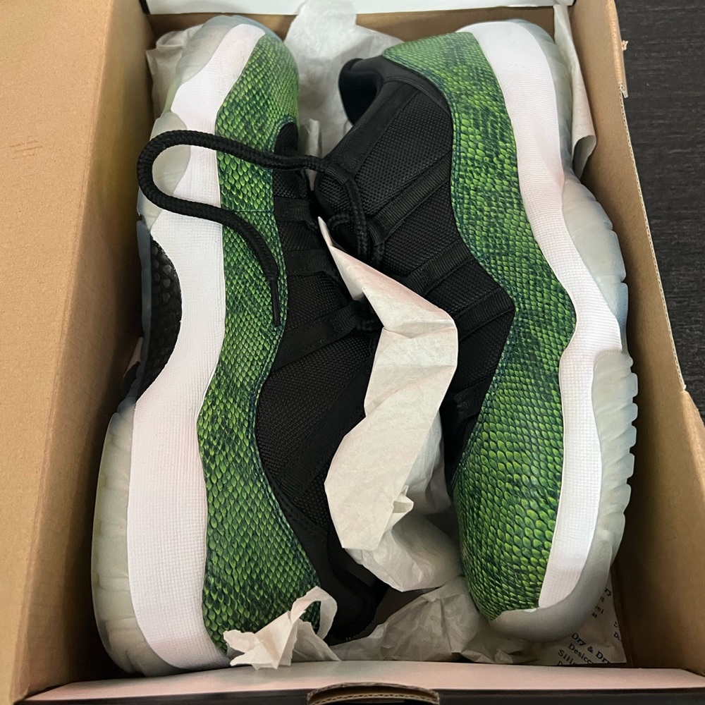 Air Jordan 11 Retro Low